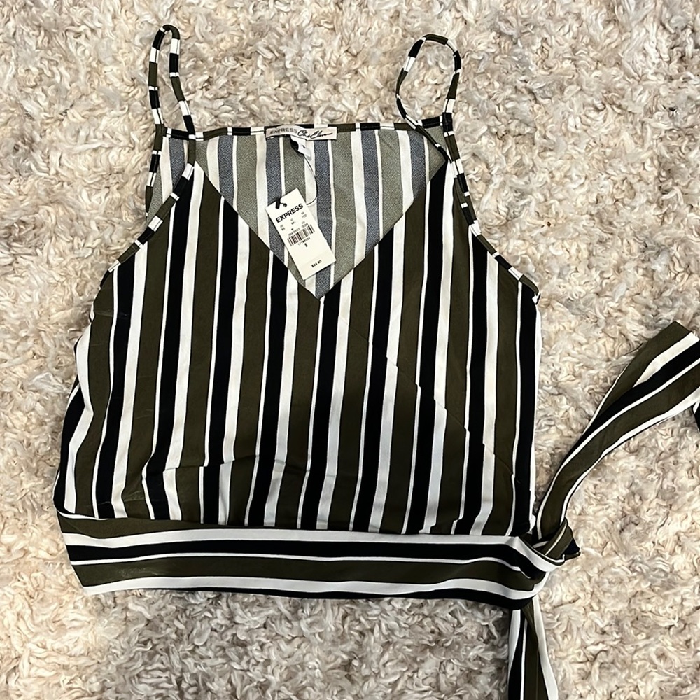 Express crop side tie top!